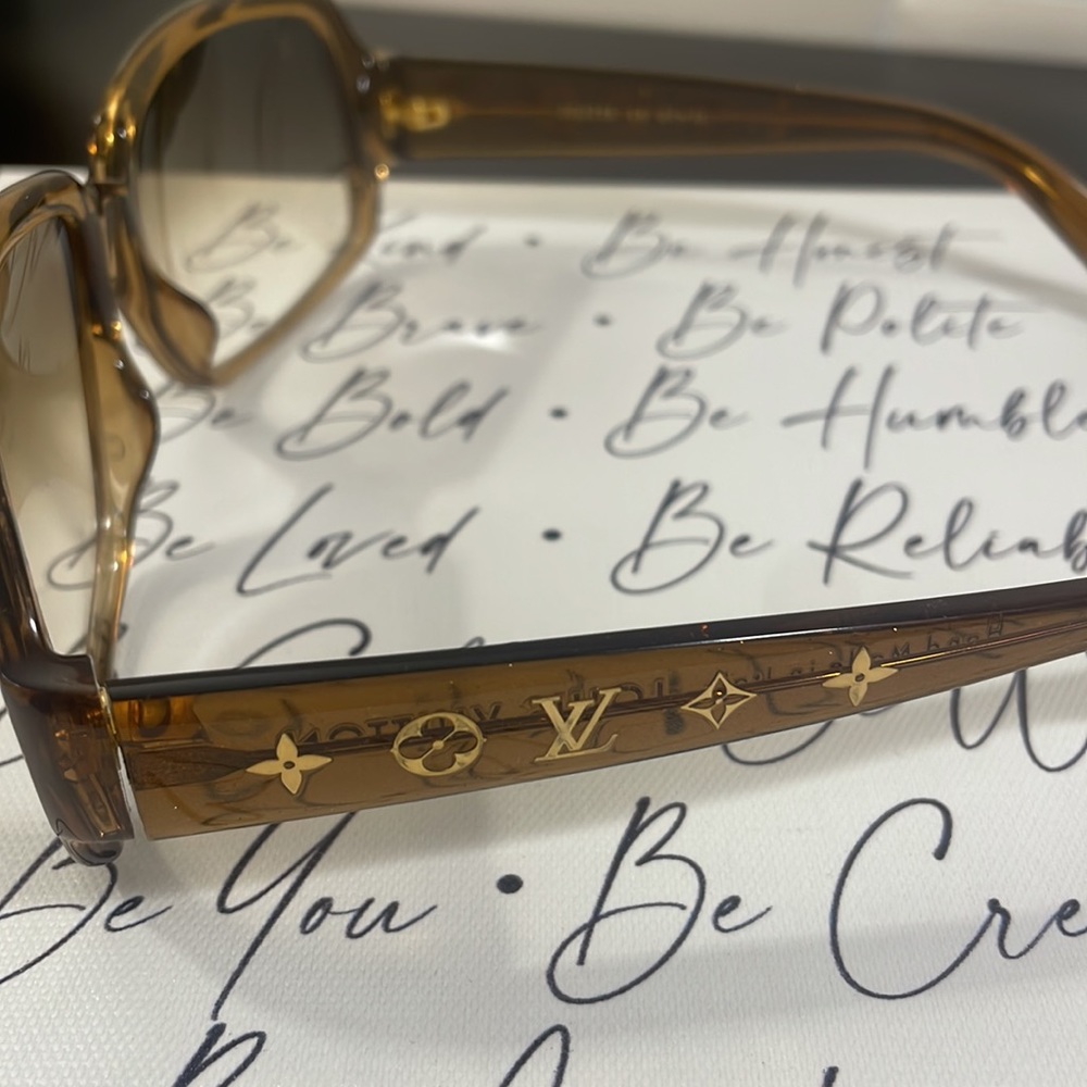 SOLD. LV Sunglasses ! - Picture 6 of 9